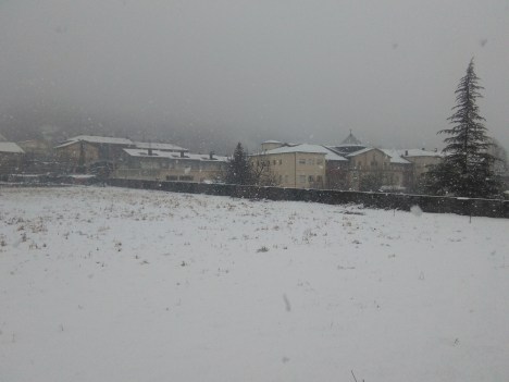 Nevant fort des del camí Ral, entre el seminari i l'asil.